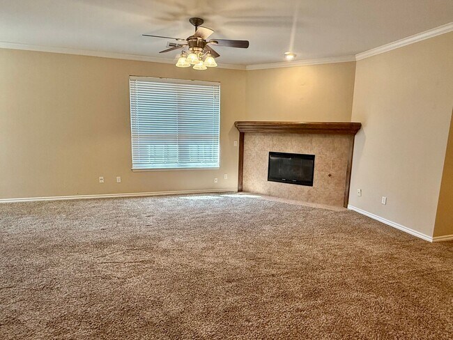 Building Photo - Cute 3 Bed Duplex In Yukon