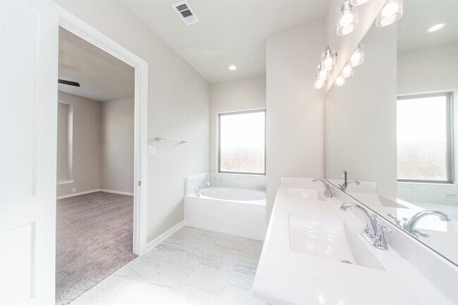 Building Photo - 4031 Maple Glen Dr