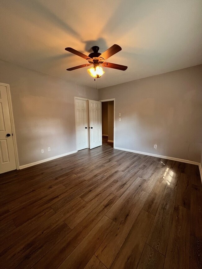 Building Photo - Charming 2-Bedroom in a Highly Sought-After Location – Don’t Miss Out!