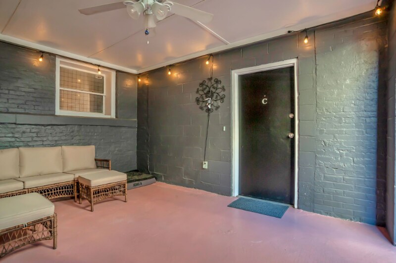 Building Photo - 121 W Hall St