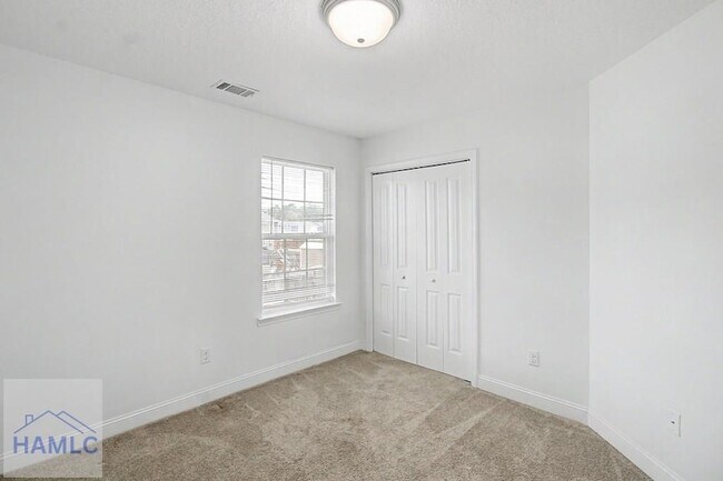 Building Photo - 390 Fairview Cir