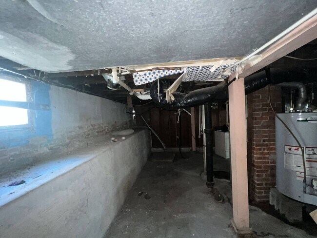 Building Photo - 1258 E Division St