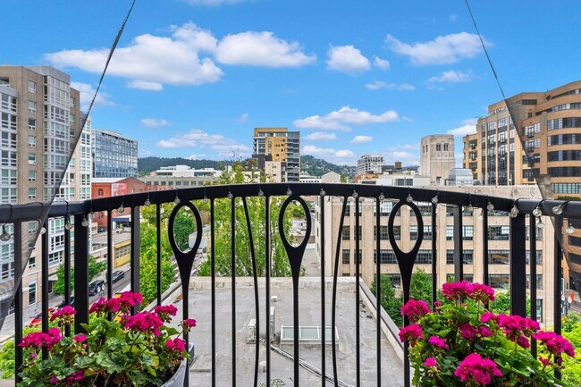 Building Photo - Elizabeth Lofts - 7th floor west facing Pearl District studio w/parking/concierge/most utilities