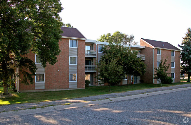 Primary Photo - Lake Grace Apartments