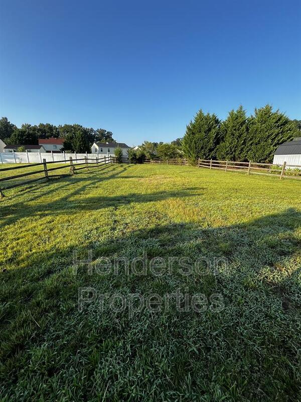 Building Photo - 4004 Shadow Pines Cir