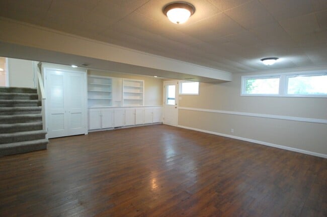 Building Photo - 3 Bedroom 2 Bathroom 2 Stall Attached Garage - Boone Iowa