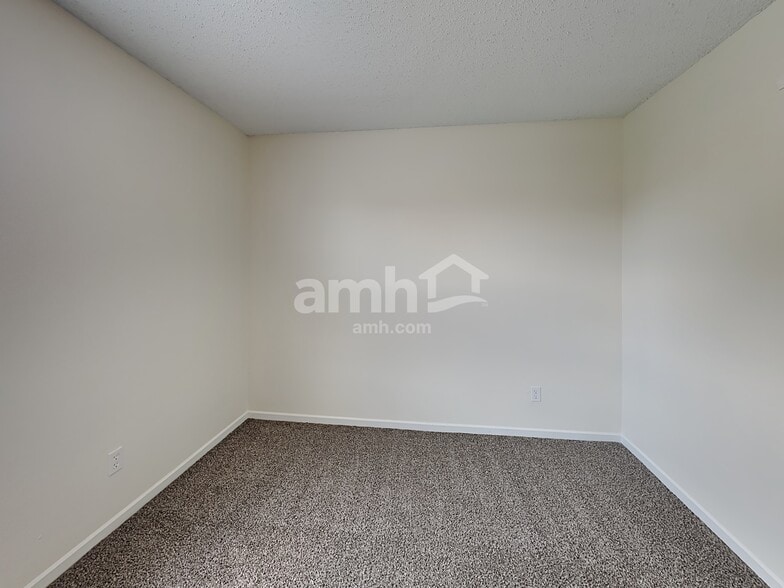 Building Photo - 10275 Holly Berry Cir