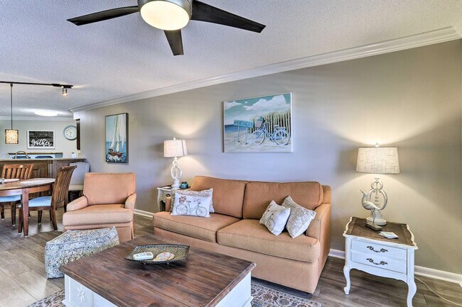 Building Photo - 6141 Bahia Del Mar Blvd S