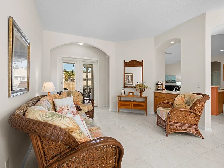 Building Photo - 184 Cacique Dr