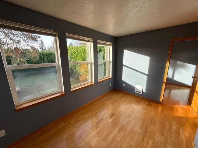 Building Photo - 1740 Glen Creek Rd NW