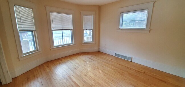 Building Photo - 74th