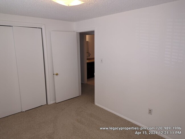 Building Photo - Across the street from the Light Rail!