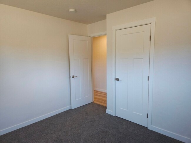 Building Photo - 3Bd/2.5Ba Single Story Home-For viewing!