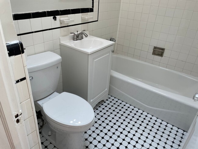 Building Photo - Charming 3-Bedroom Home in Tacony Available Now!