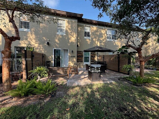 Building Photo - 6923 Julia Gardens Dr