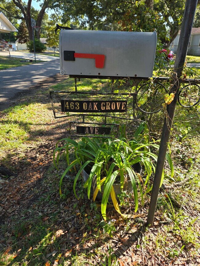 Building Photo - Darling home ready for you!