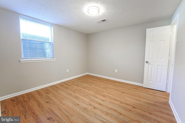 Building Photo - 3107 Shawnee Dr