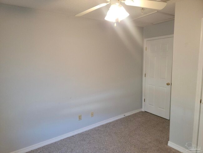 Building Photo - 1015 Sable Dr