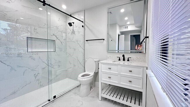 Building Photo - 320 SW 29th Rd