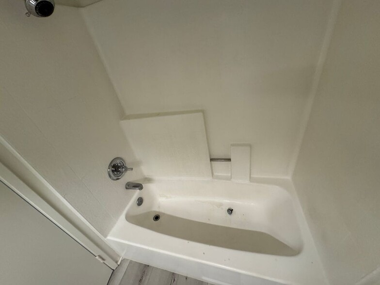 Building Photo - 26172 Sanz, B213