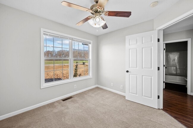 Building Photo - Spacious 3-Bedroom, 2-Bath Home with Over 2,000 Sq. Ft. in Oak Grove