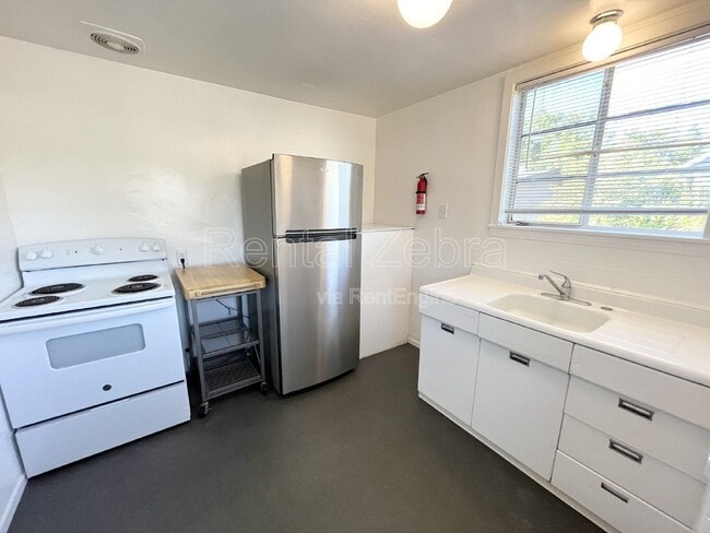 Building Photo - 2128 K St