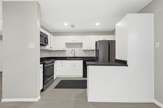 Building Photo - 14020 Schroeder Rd