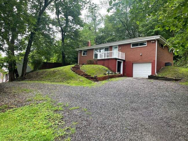Building Photo - Tastefully Updated 3 Bedroom Home in McCandless!