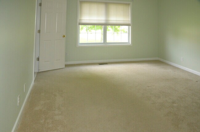 Building Photo - 534 Eagle Ridge Dr