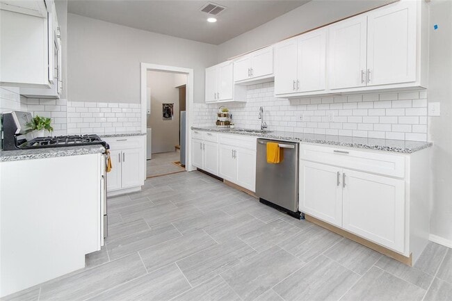 Building Photo - 1008 NW 45th St