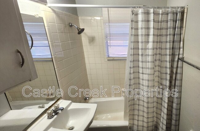 Building Photo - 20 E 12th St