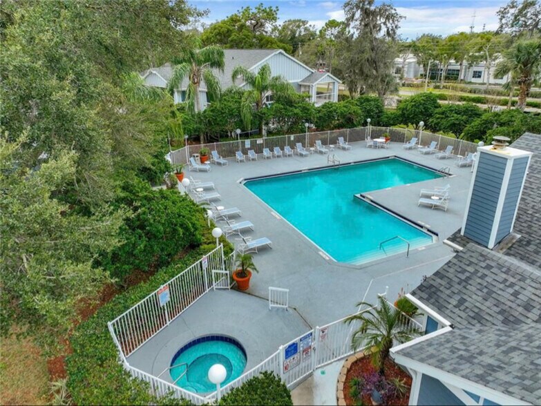 Building Photo - 2597 Grassy Point Dr