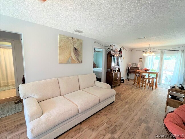 Building Photo - 802 Egret Ct