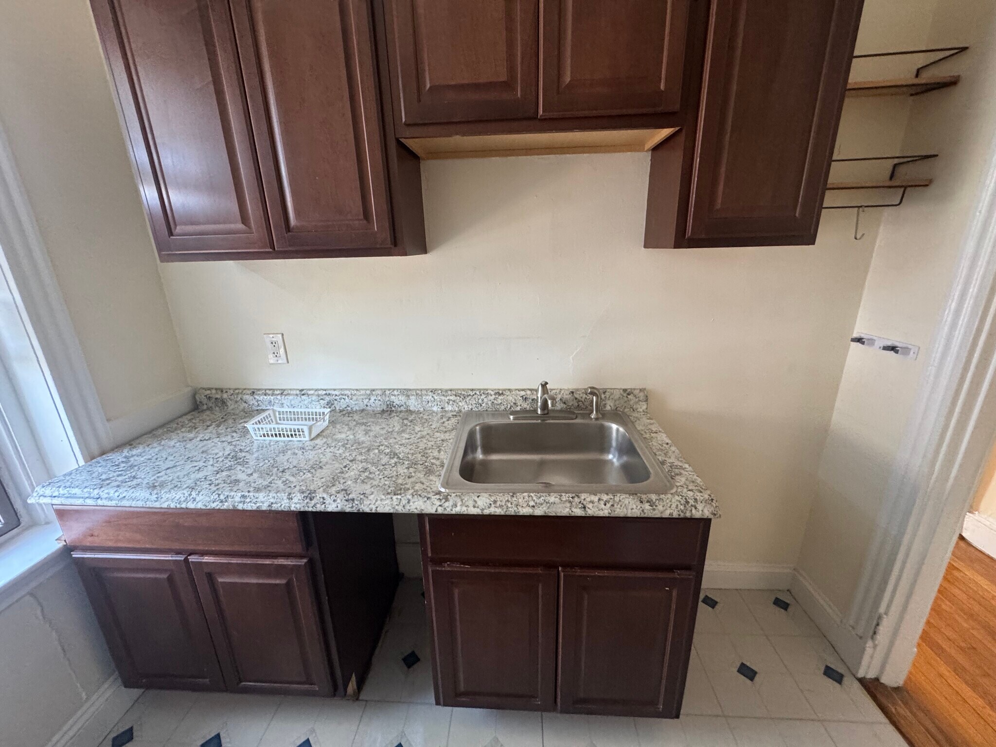 Building Photo - 352 Riverway