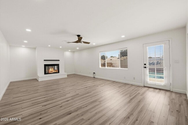 Building Photo - 2219 N 74th Pl
