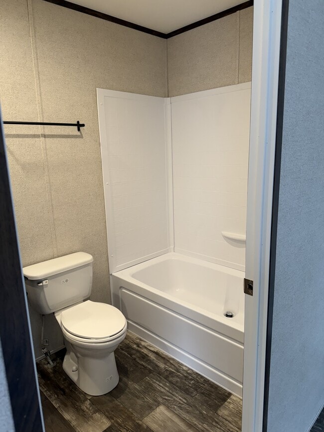 Building Photo - 404 Parker St