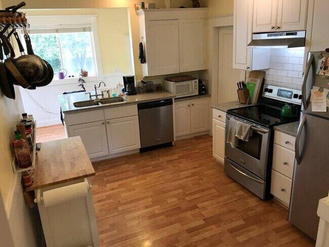 Kitchen - 4125 SE Gladstone st