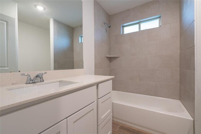 Building Photo - 113 Caterpillar Ln