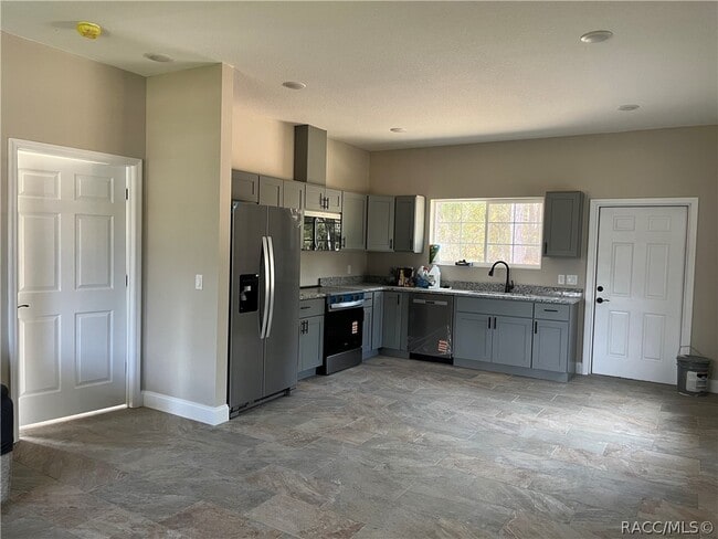 Building Photo - 748 N Heathrow Dr