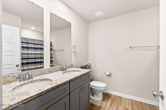 Building Photo - 1086 Enclave Cir