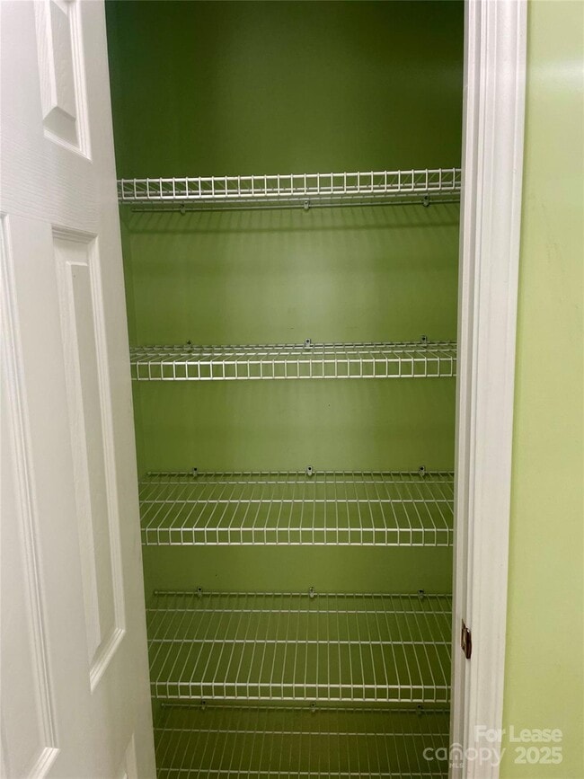 Building Photo - 3823 Thomas Ridge Dr