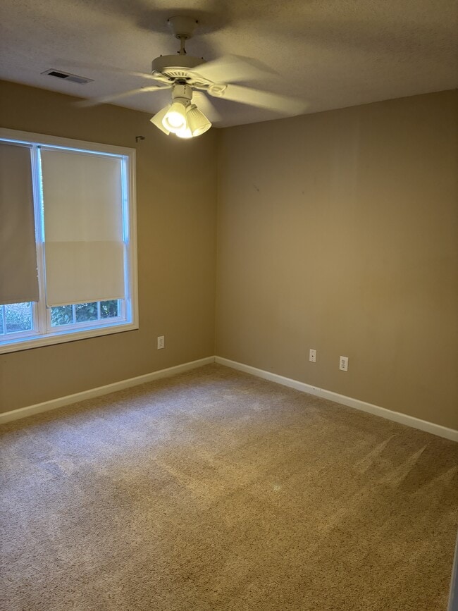 Building Photo - 480 Spring Lake Dr