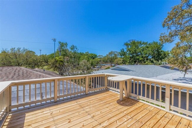 Building Photo - 834 Riverside Dr