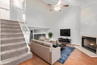 Building Photo - 921 W University Dr