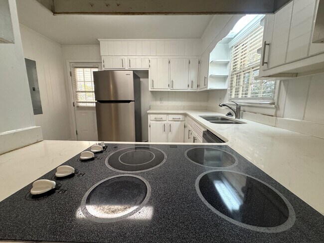 Building Photo - 5br home off S. Milledge For Rent