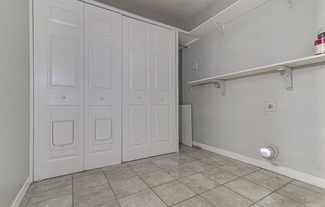 Building Photo - 2709 Rae Dell Ave