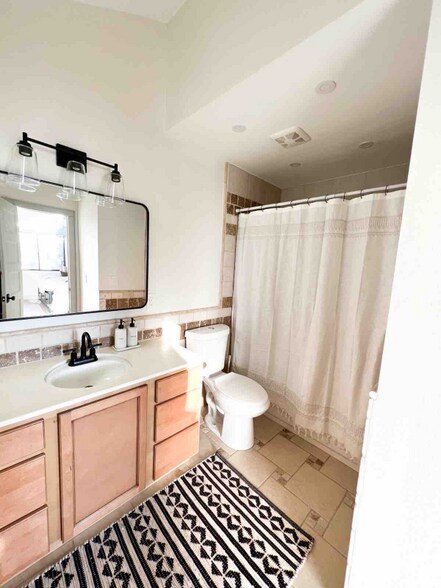 Building Photo - 2025 Canyons Resort Dr