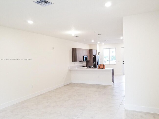 Building Photo - 6425 NW 103rd Pl