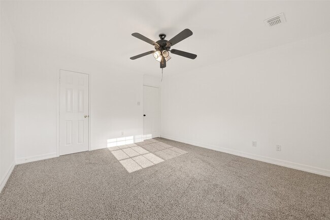 Building Photo - 2627 Double Lake Dr