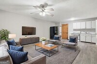 Building Photo - 212 Chandler St